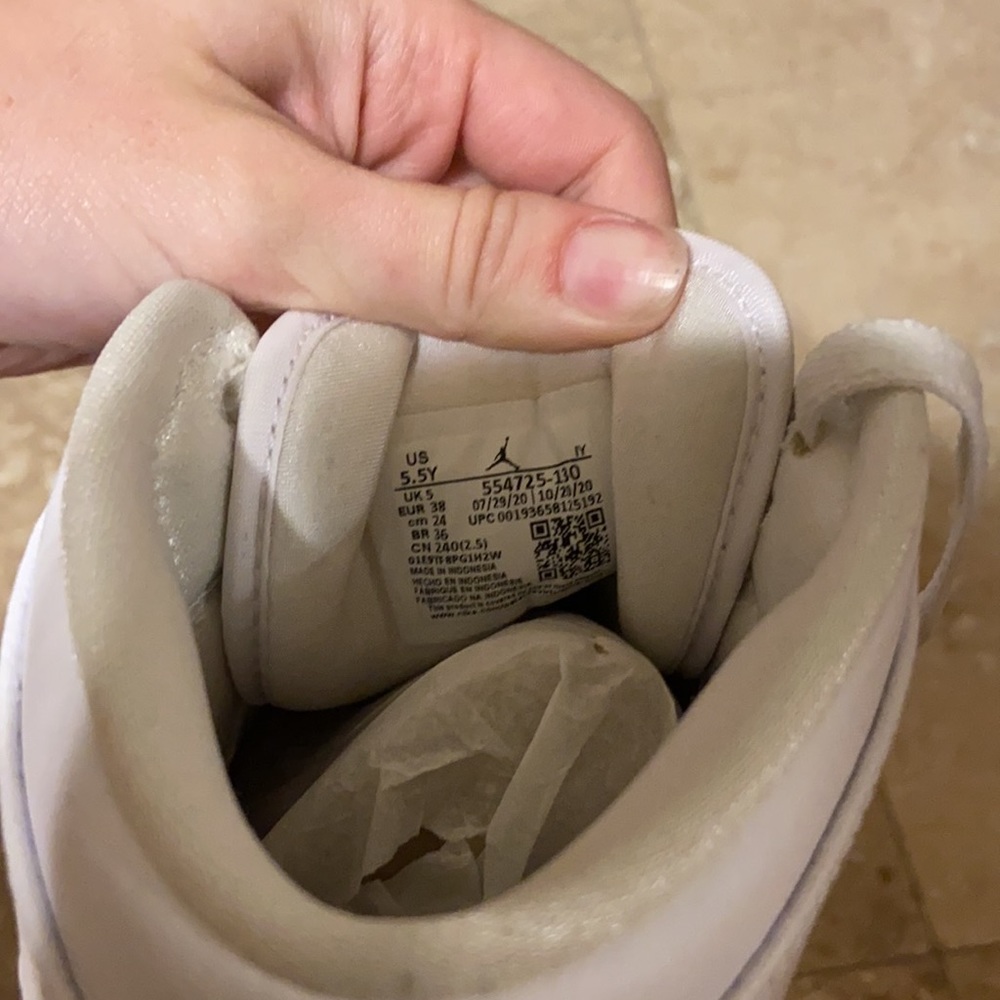 WHITE PLAYBOY JORDAN 1S - Picture 4 of 7